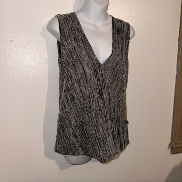 BCBGMaxAzria sleeveless faux Wrap around top, size medium, gray/black - Picture 12 of 16